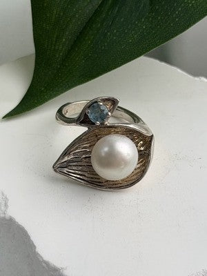 Beautiful Design 925 Sterling Silver Pearl & Topaz Ring Size 5