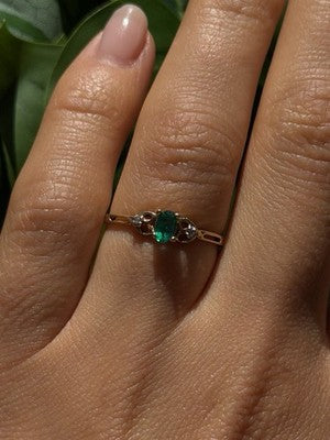 Beautiful Shiny 10K Yellow Gold Emerald & Diamond Ring Size 7