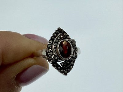 925 Sterling Silver Garnet & Marcasites Ring Size 7