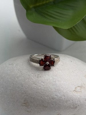 925 Sterling Silver Garnet Heart Flower Ring Size 7.5