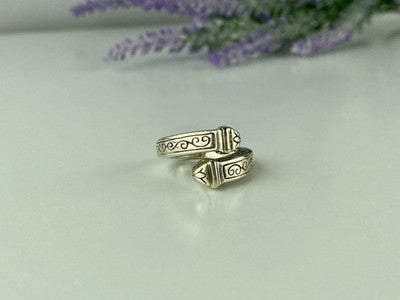 Vintage 925 Sterling Silver Ring Size 5.5 (Adjustable)