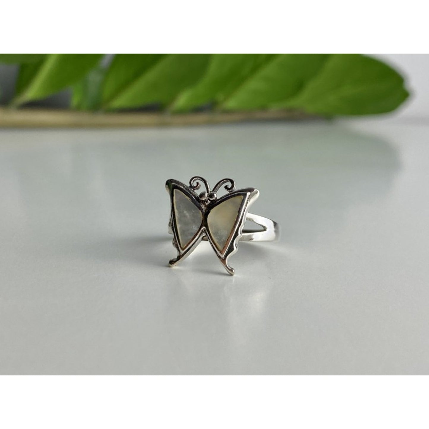 925 STERLING SILVER MOTHER OF PEARL "BUTTERFLY" RING SIZE 8.5