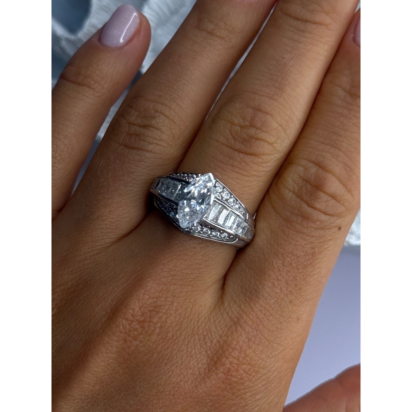 SHINY 925 STERLING SILVER CZ RING SIZE 9