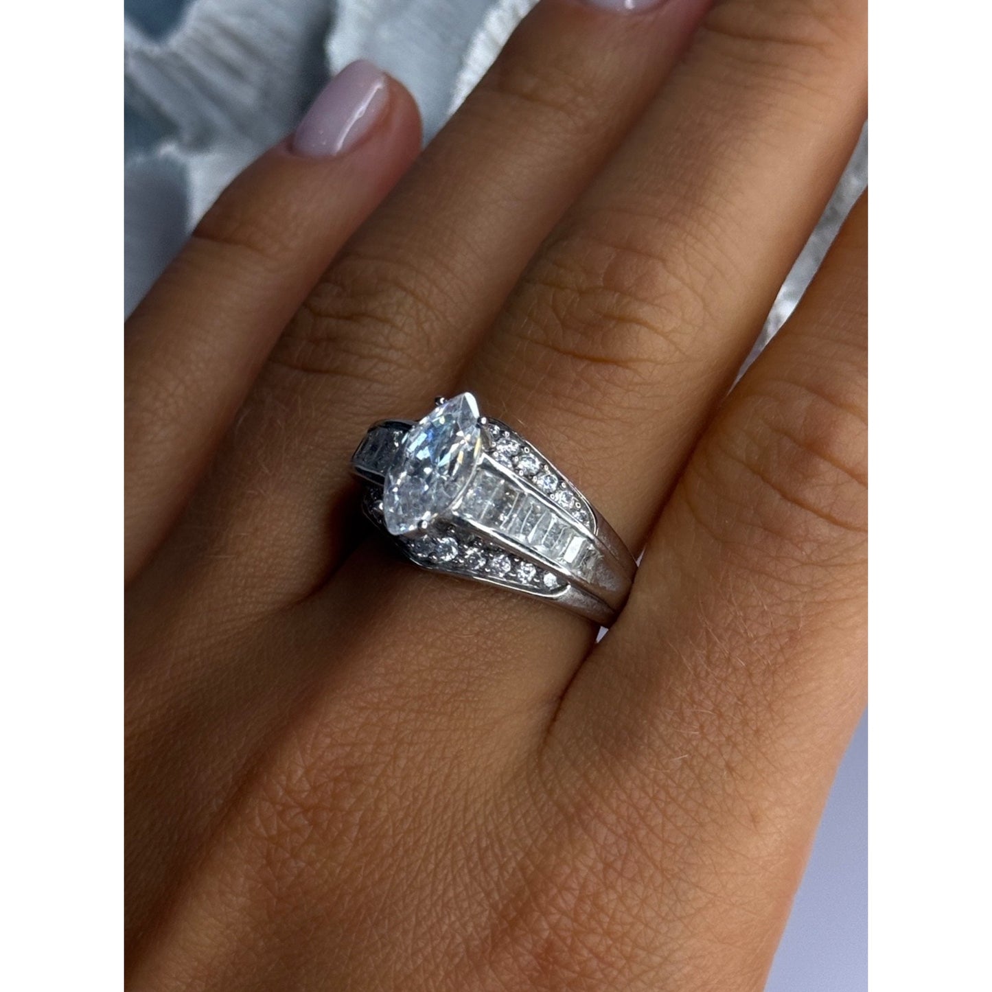 SHINY 925 STERLING SILVER CZ RING SIZE 9