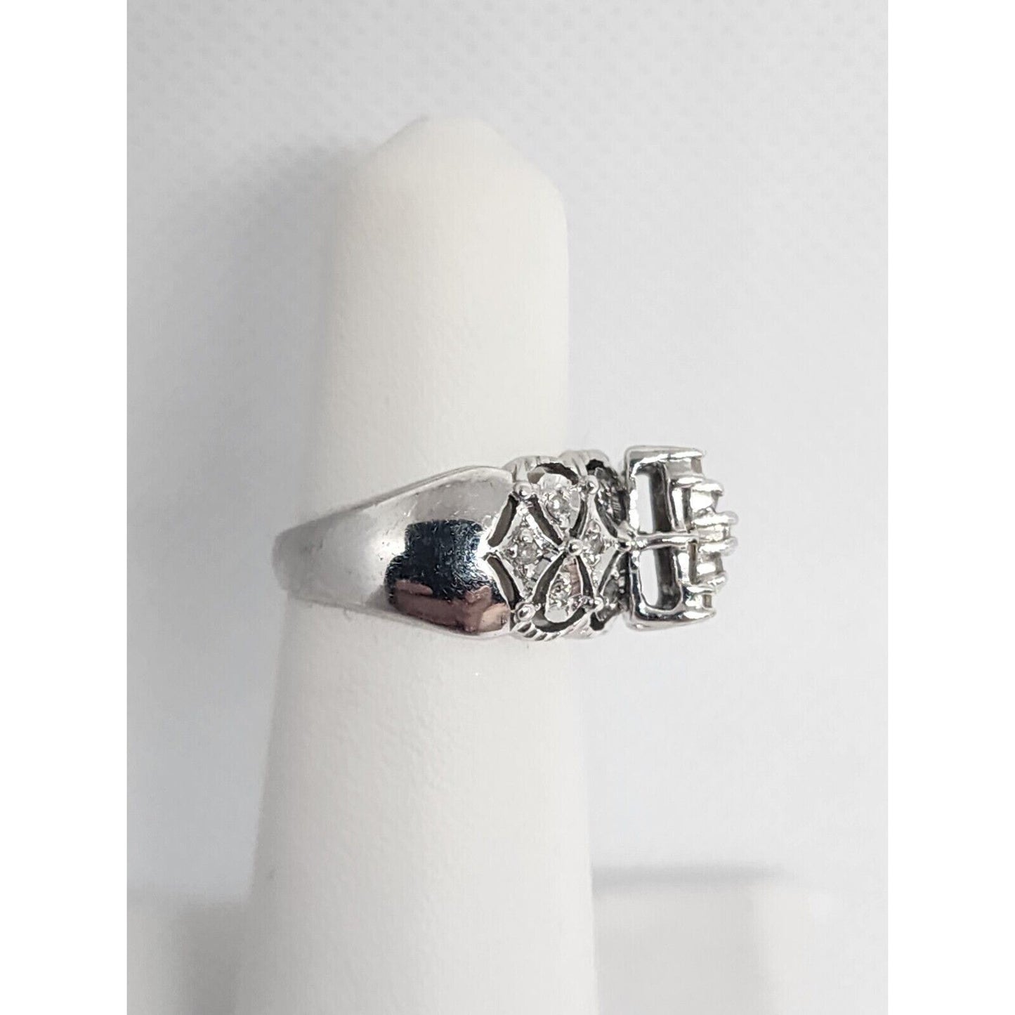 14K White Gold & Diamonds 0.5Ct Ring Size 4
