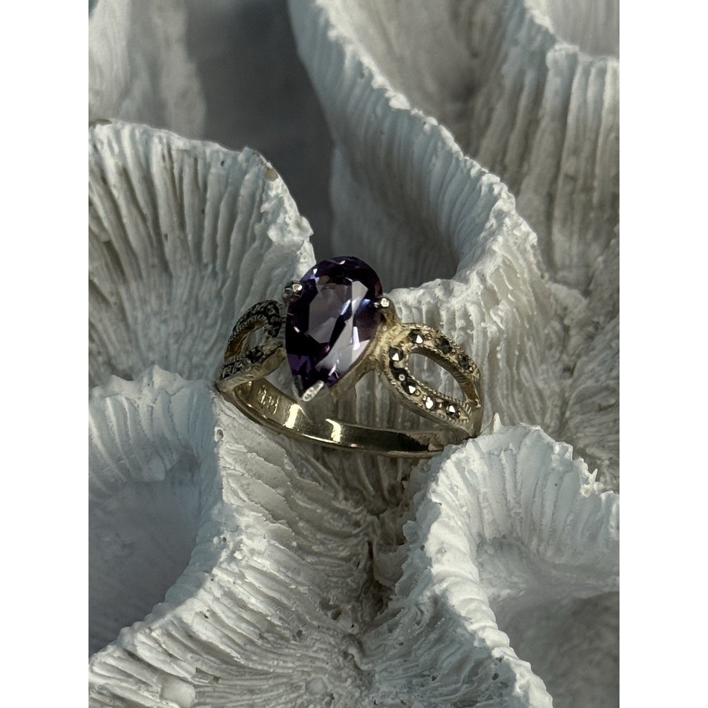 925 STERLING SILVER AMETHYST & MARCASITE RING SIZE 7.5