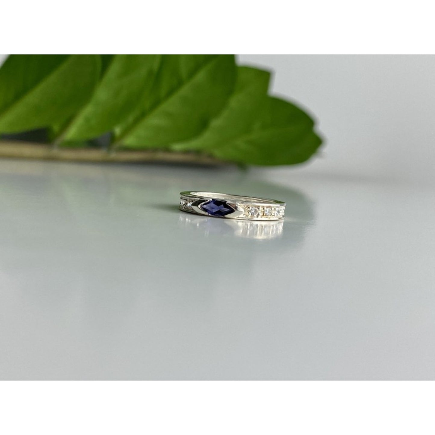925 STERLING SILVER IOLITE & CZ BAND RING SIZE 6.5