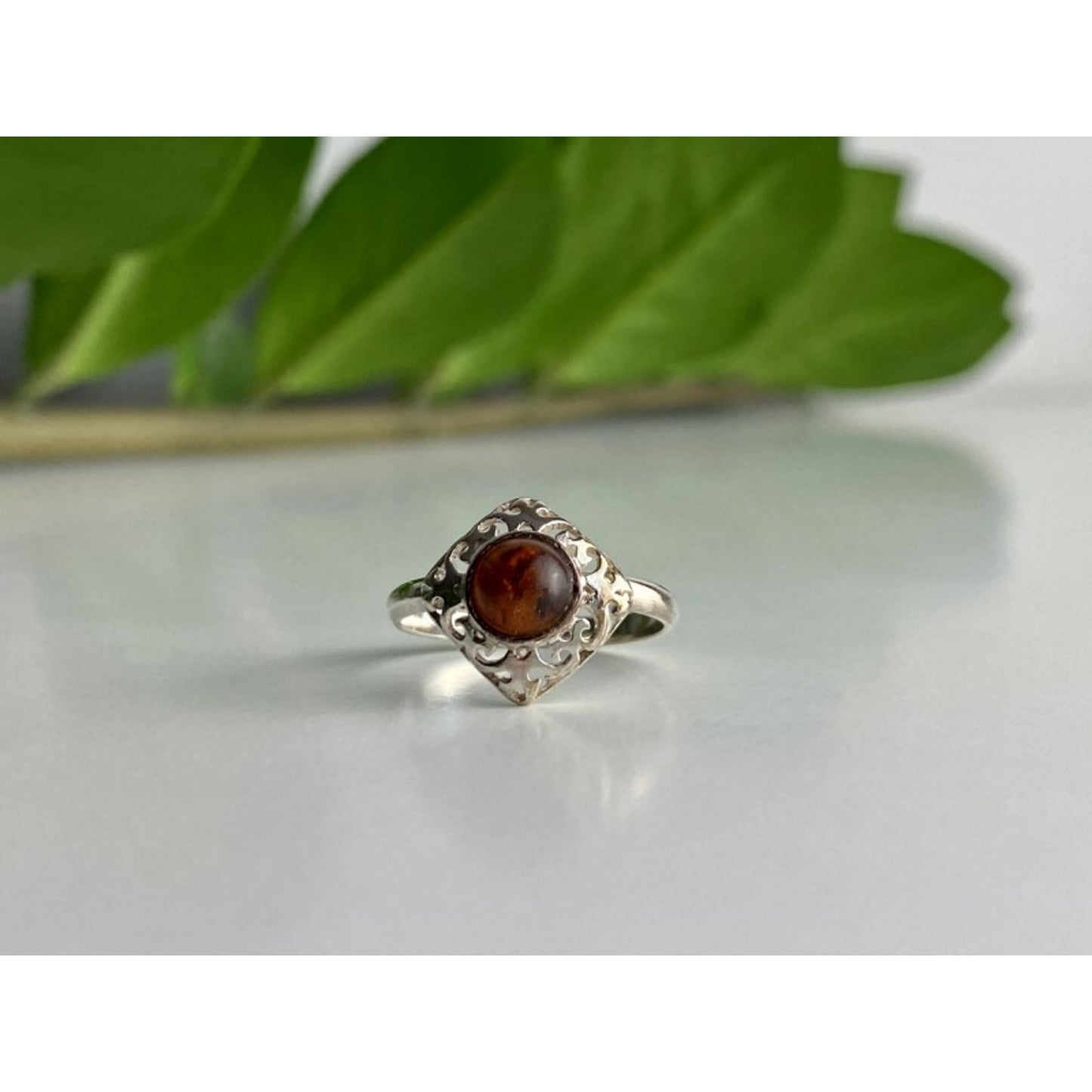 VINTAGE 925 STERLING SILVER AMBER RING SIZE 5.5