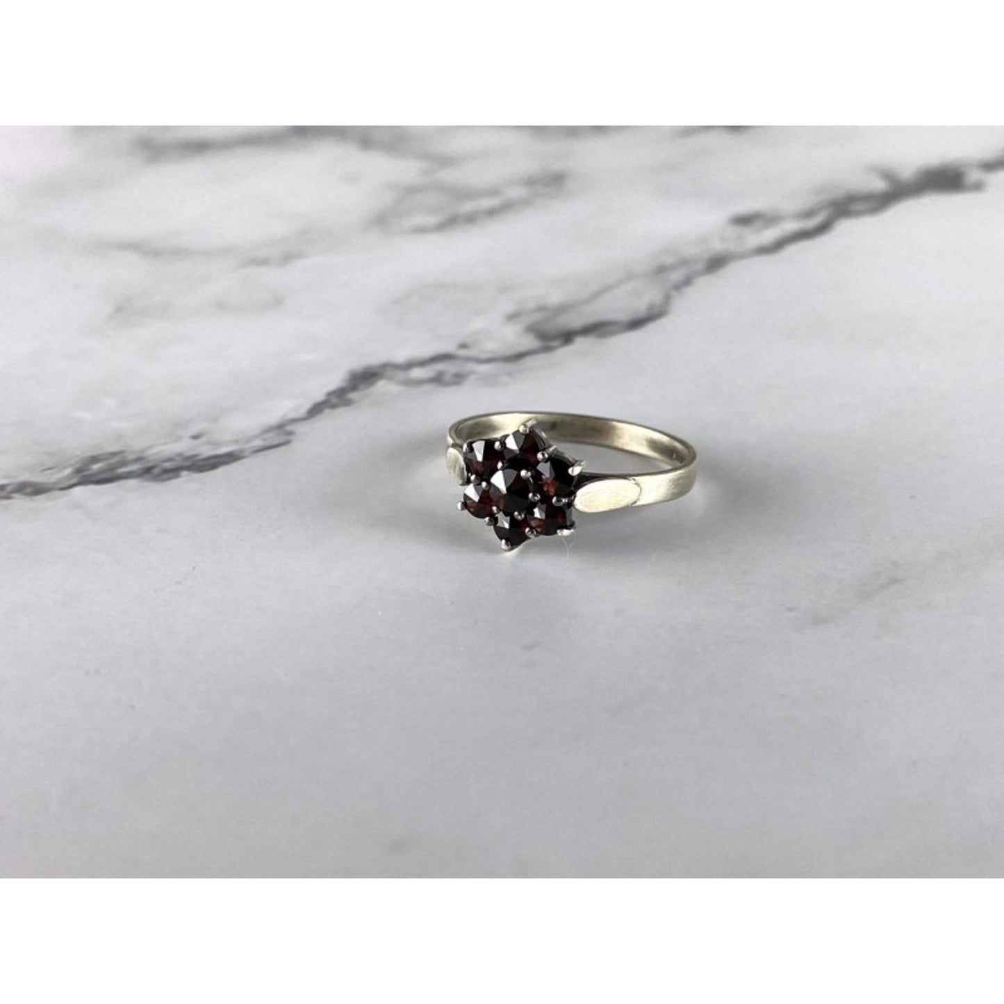 925 STERLING SILVER ALMANDINE "FLOWER" RING SIZE 7
