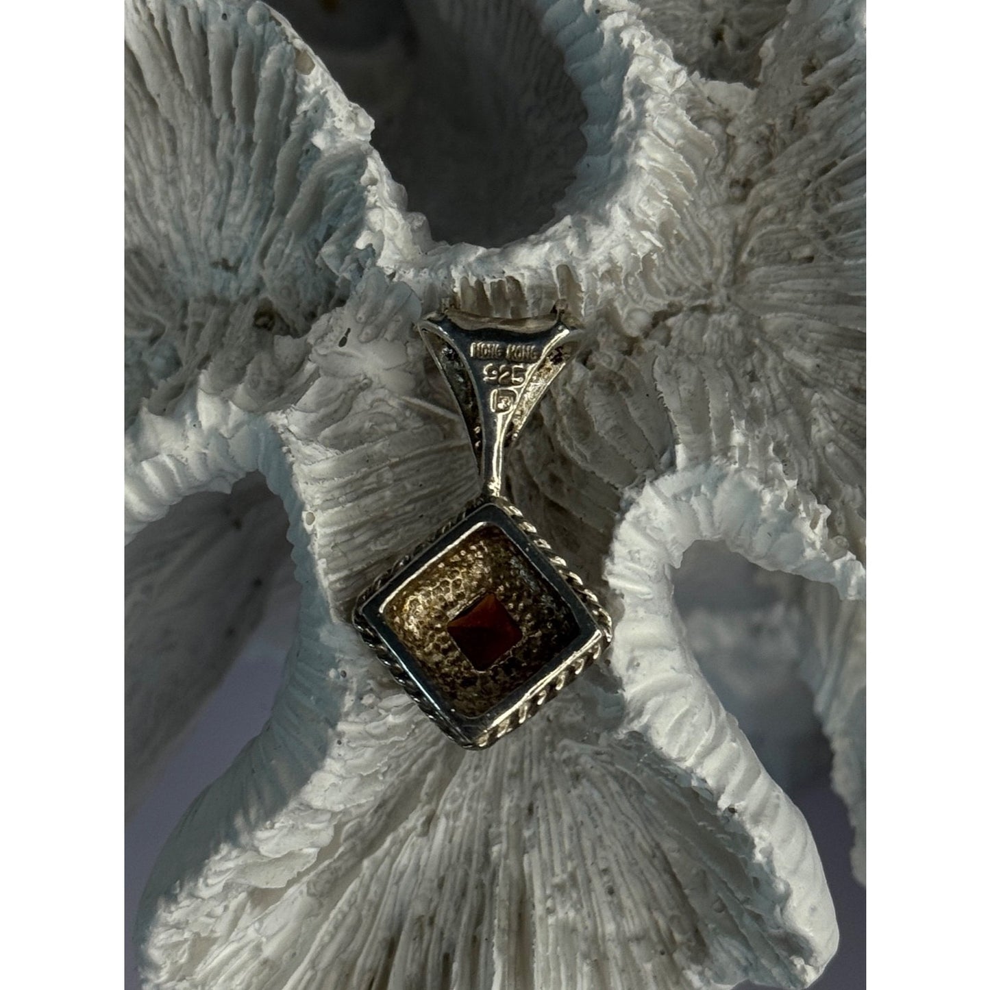 VINTAGE 925 STERLING SILVER GARNET PENDANT LENGTH 1.10 INCH