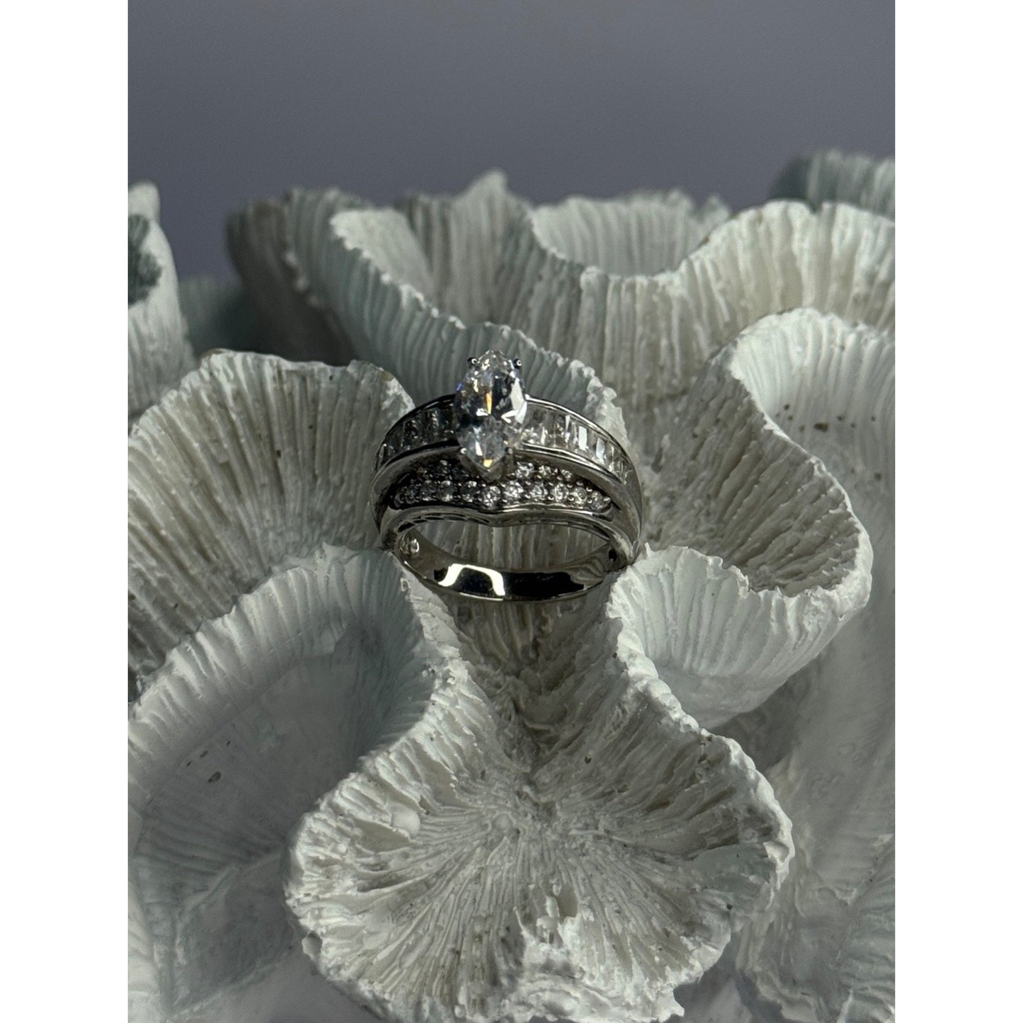 SHINY 925 STERLING SILVER CZ RING SIZE 9