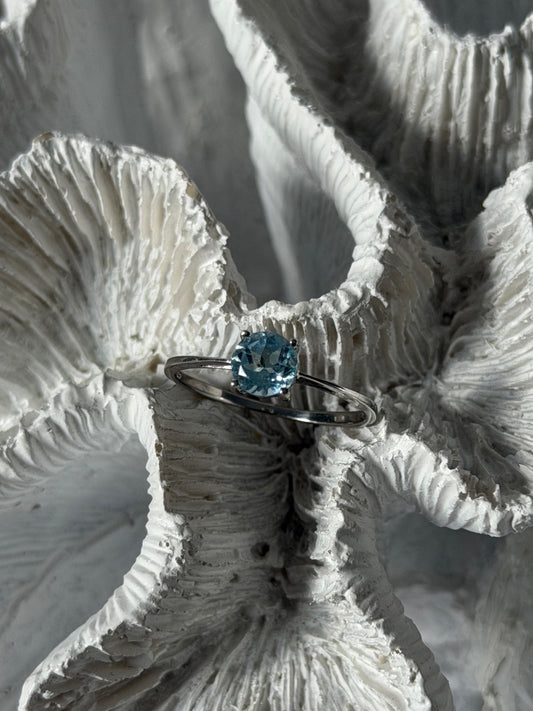 925 Sterling Silver Blue Topaz Ring Size 9