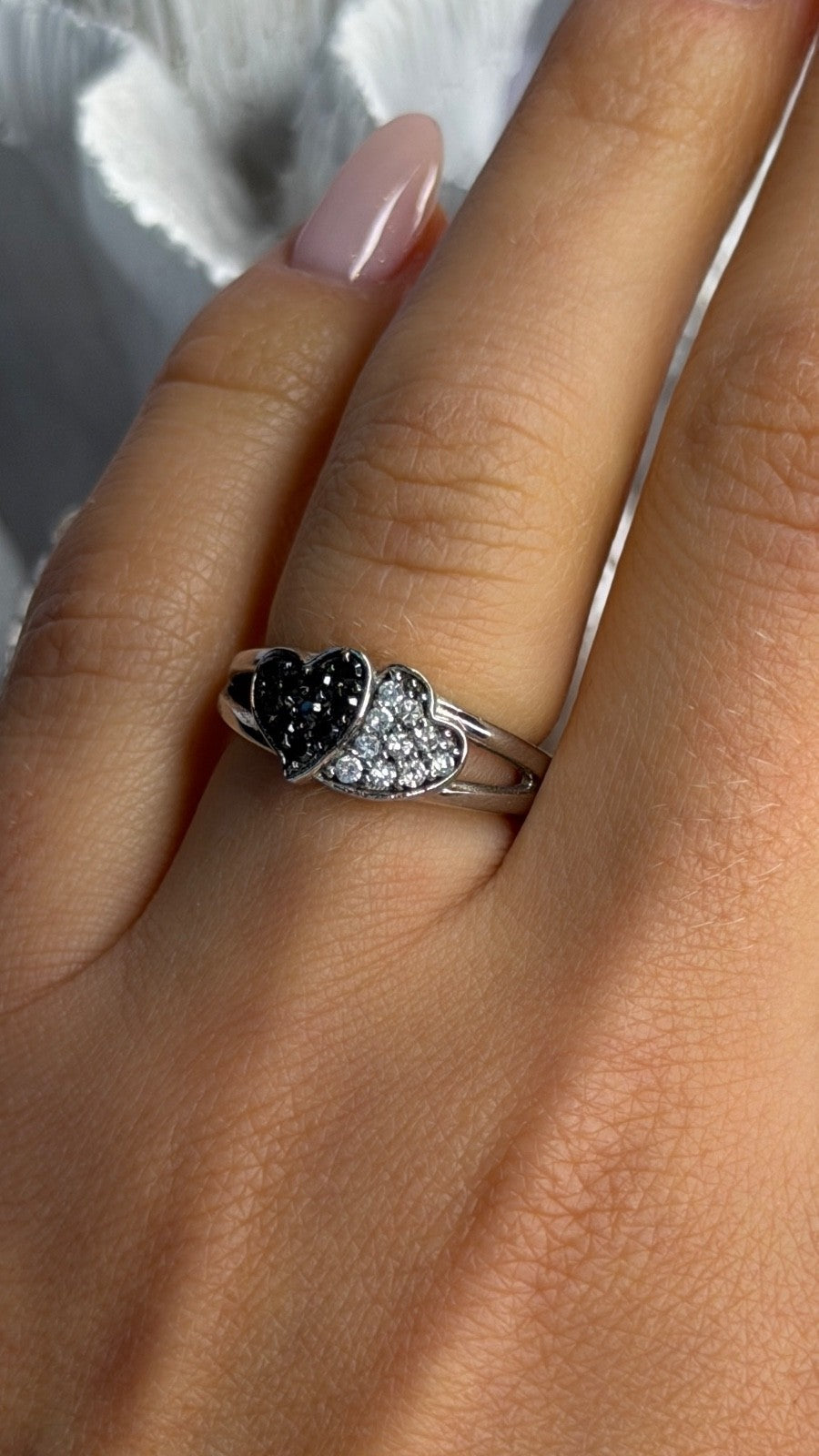 925 Sterling Silver Black & White Spinel Hearts Ring Size 6