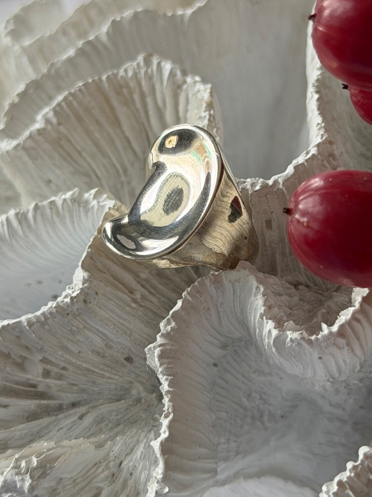 Elegant Design 925 Sterling Silver Ring Size 6