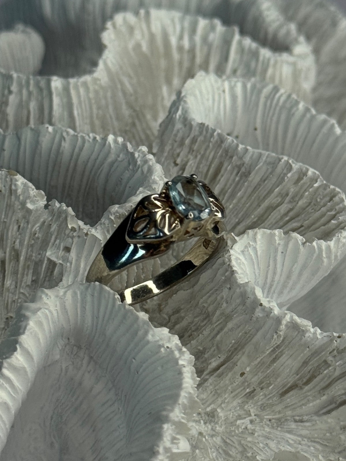 925 Sterling Silver Blue Topaz Ring Size 8