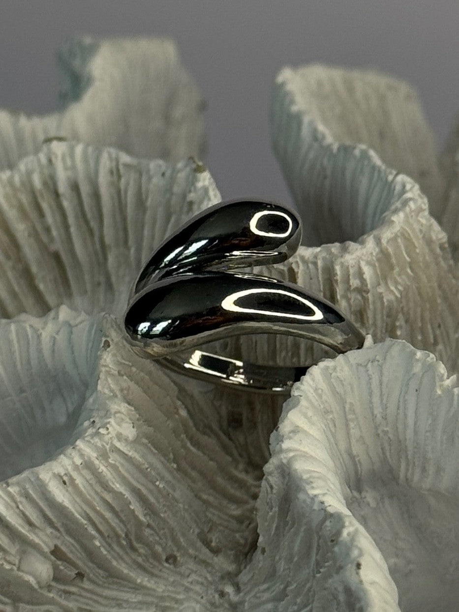 925 Sterling Silver Ring Size 7 (adjustable)