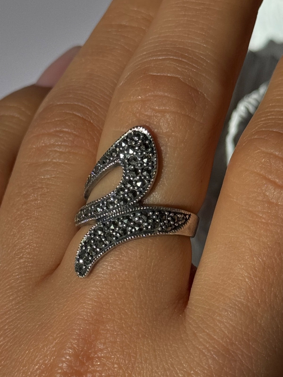 Beautiful Design 925 Sterling Silver Marcasite Ring Size 7.5