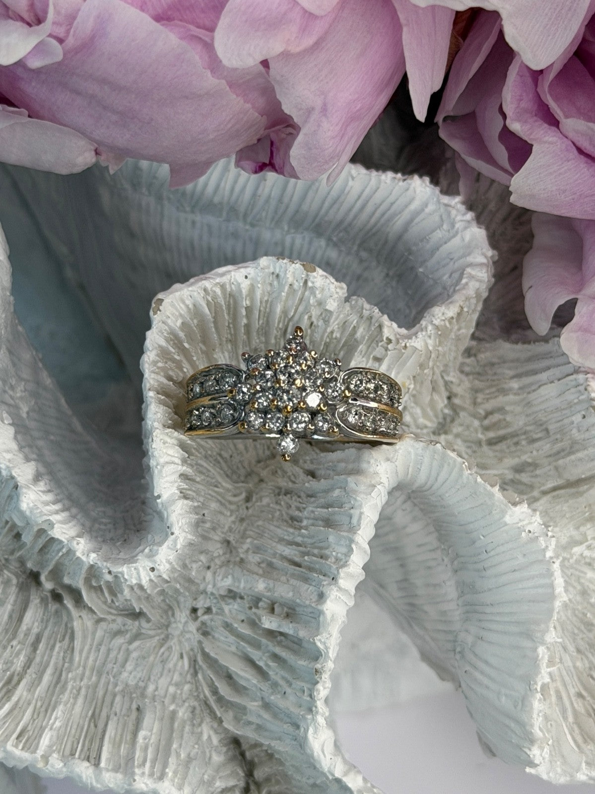 10K Yellow & White Gold Diamond Flower 1.36 ct Ring Size 7