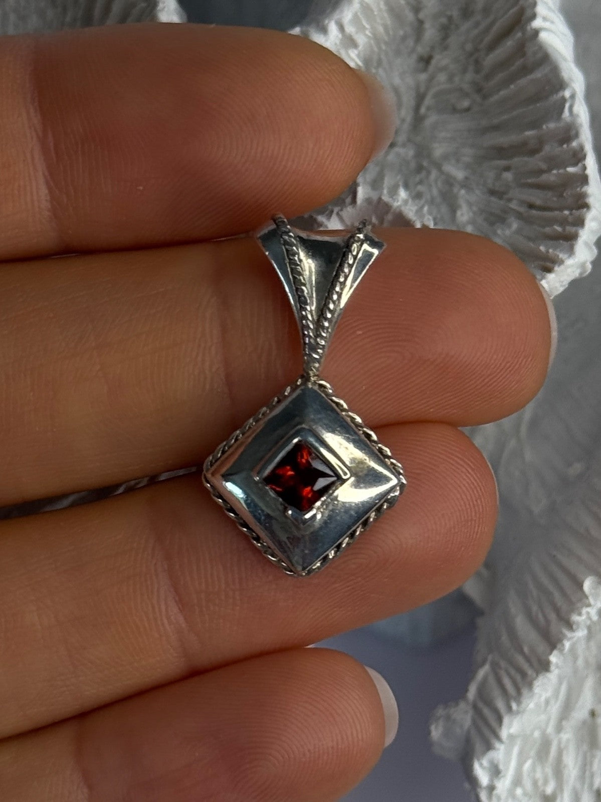 Vintage 925 Sterling Silver Garnet Pendant Length 1.10 Inch