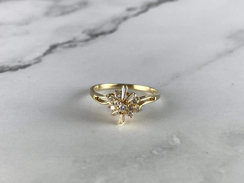 14K Yellow Gold Sapphire & Diamonds Ring Size 7.25