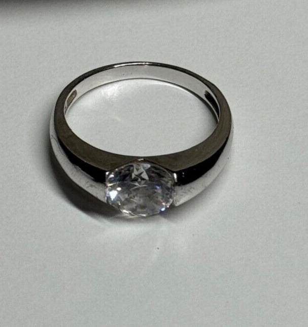 925 Sterling Silver CZ Ring Size 7.5
