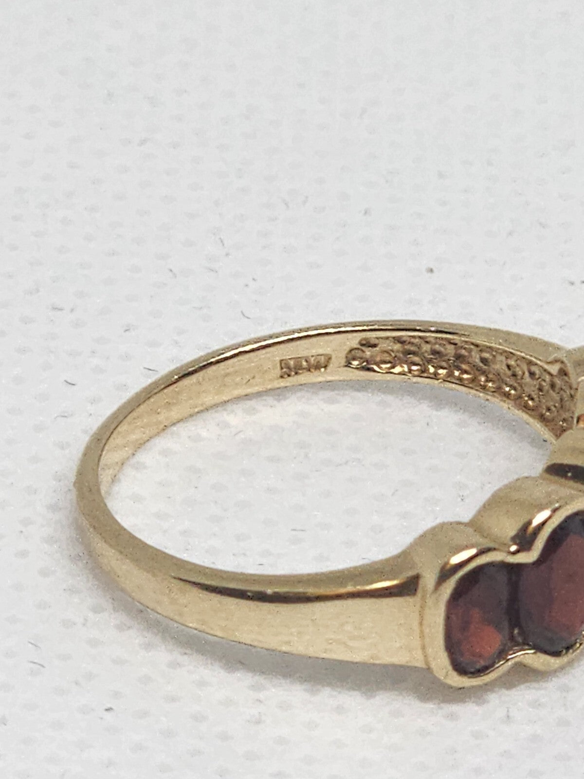 10K 417 Yellow Gold & Garnet Ring MW Size 6