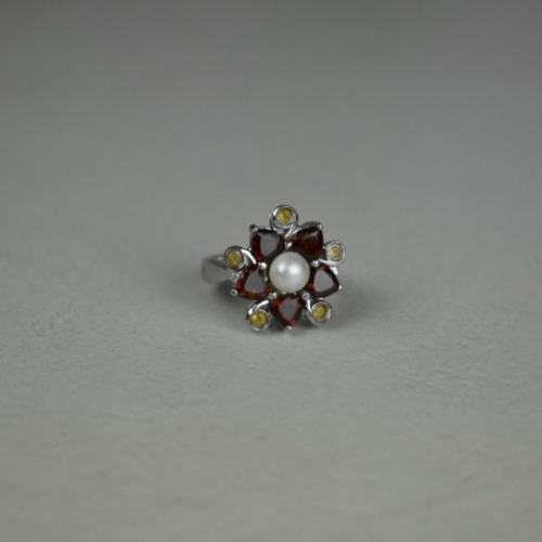 925 Sterling Silver Pearl, Almandine & Heliodor "Flower" Ring Size 6.5