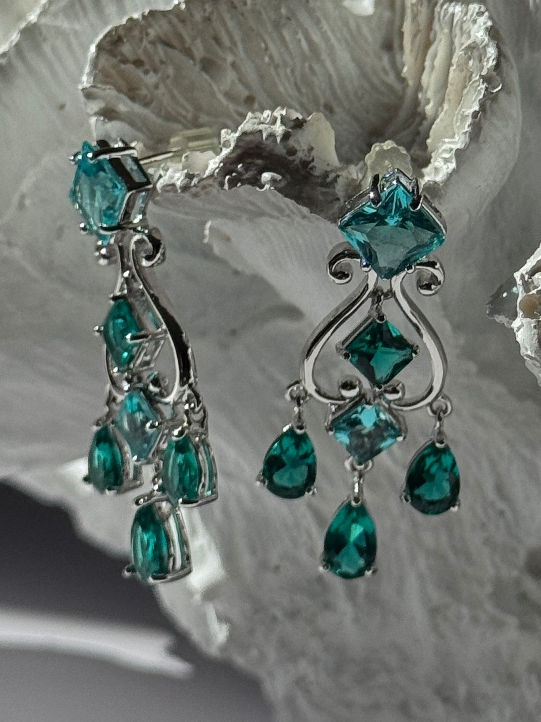 Shiny 925 Sterling Silver Aquamarine & Emerald Earrings