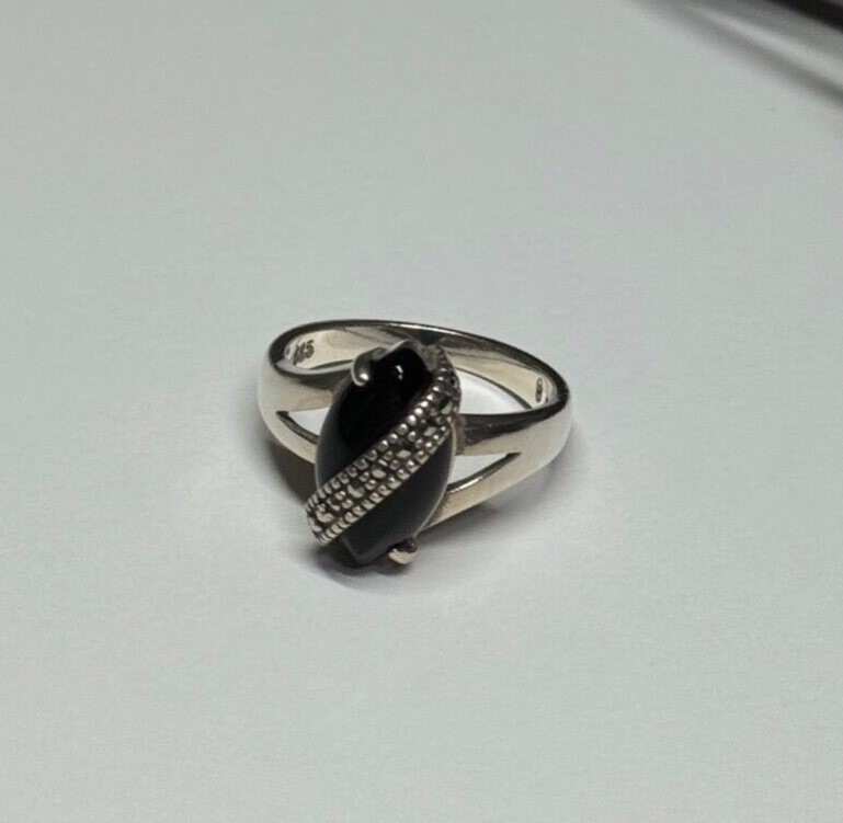 925 Sterling Silver Onyx & Marcasite Ring Size 5