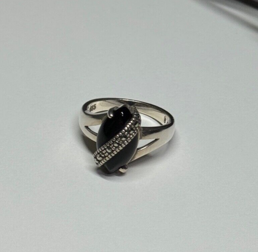 925 Sterling Silver Onyx & Marcasite Ring Size 5