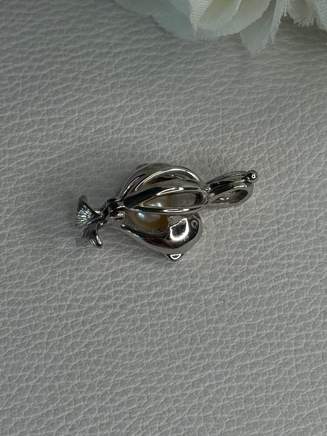 925 Sterling Silver Pearl Dolphins Pendant Length 1 Inch