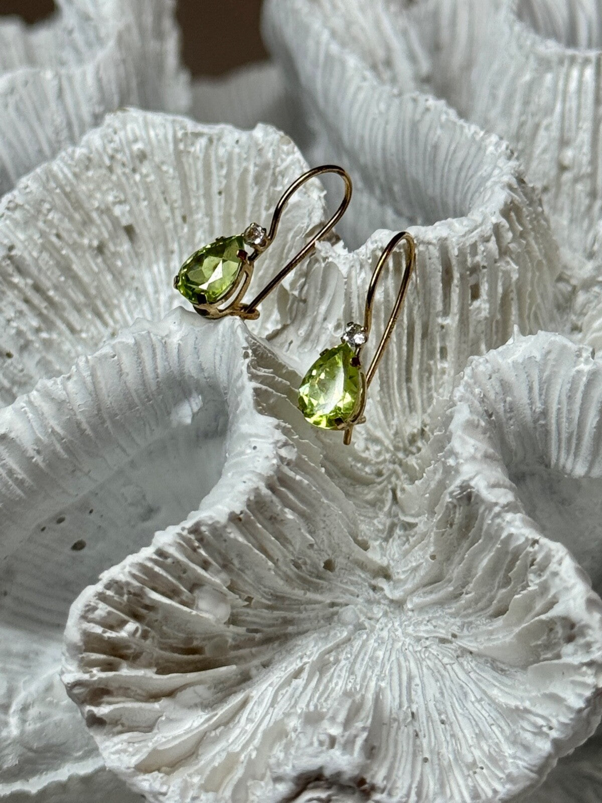 10K YELLOW GOLD PERIDOT & DIAMOND EARRINGS LENGHT 0.7 Inch