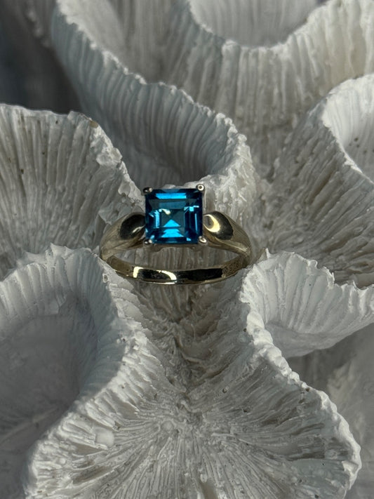 925 Sterling Silver Blue Topaz Ring Size 8