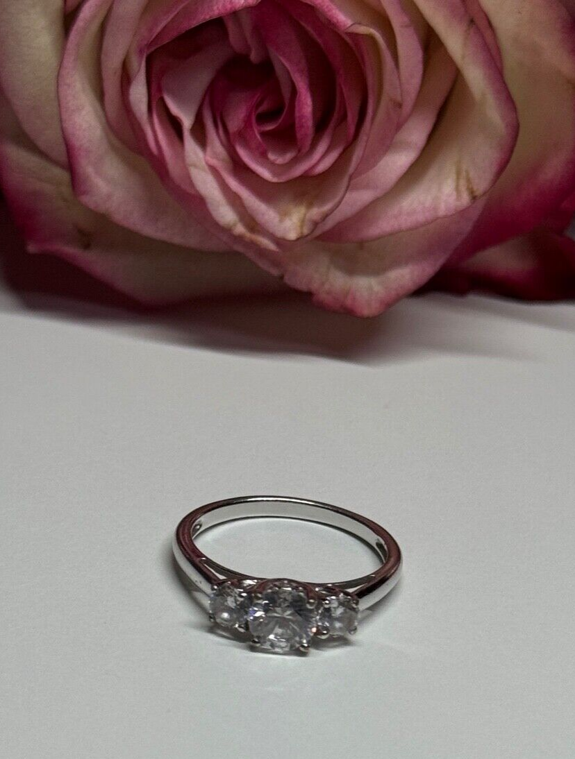925 Sterling Silver CZ Ring Size 7.5
