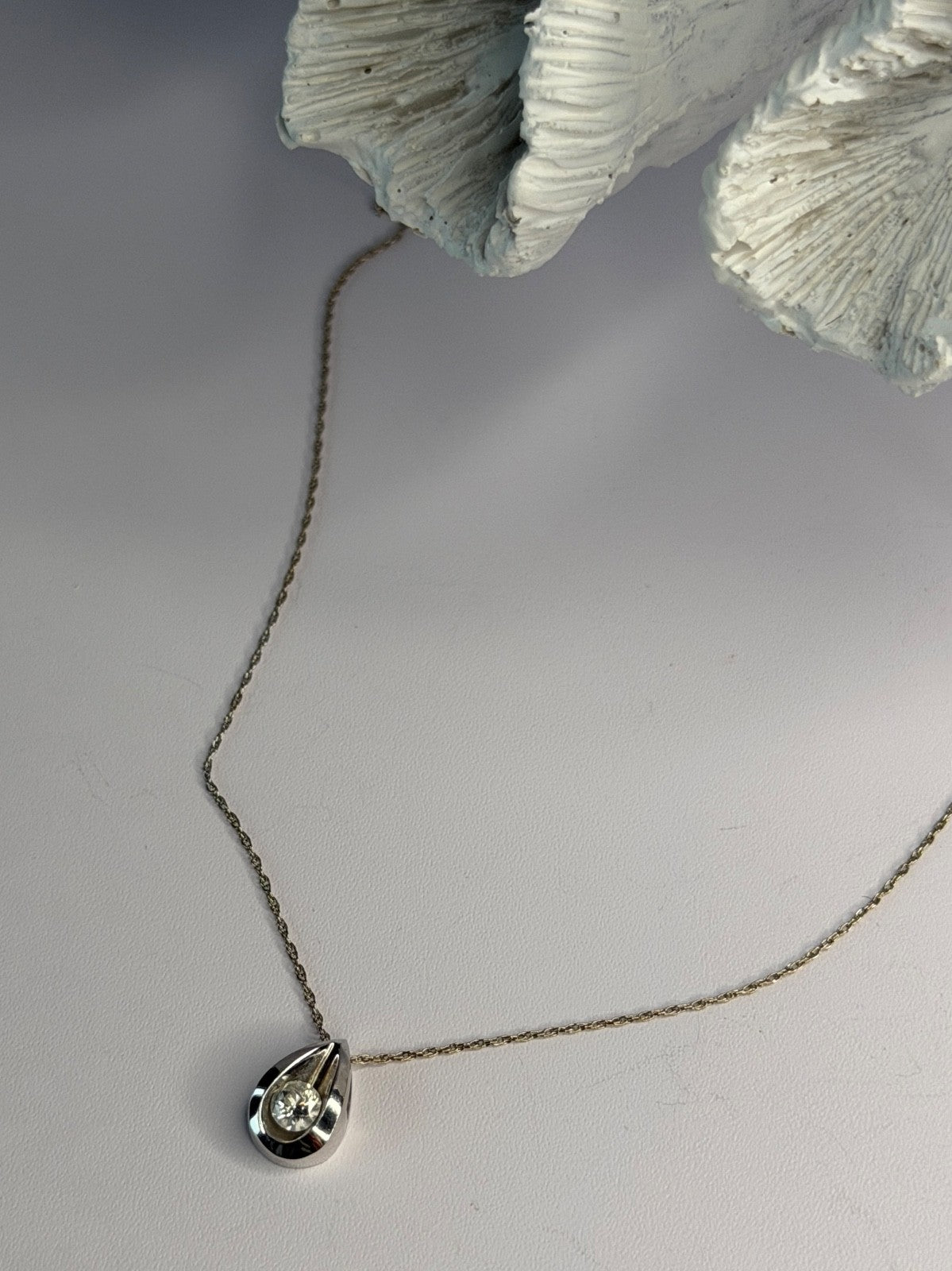 Elegant 14K White Gold Diamond 0.25 ct Necklace