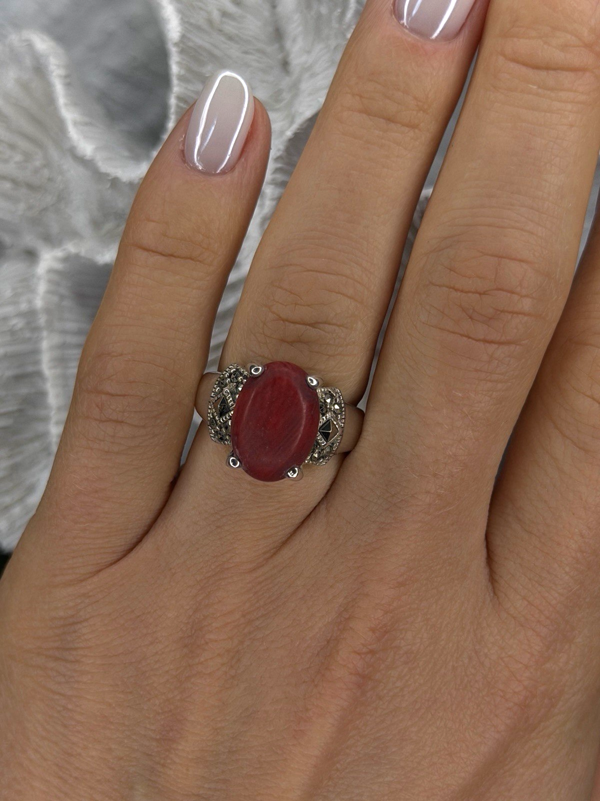 Vintage 925 Sterling Silver Red Jade & Marcasite Ring Size 6.5
