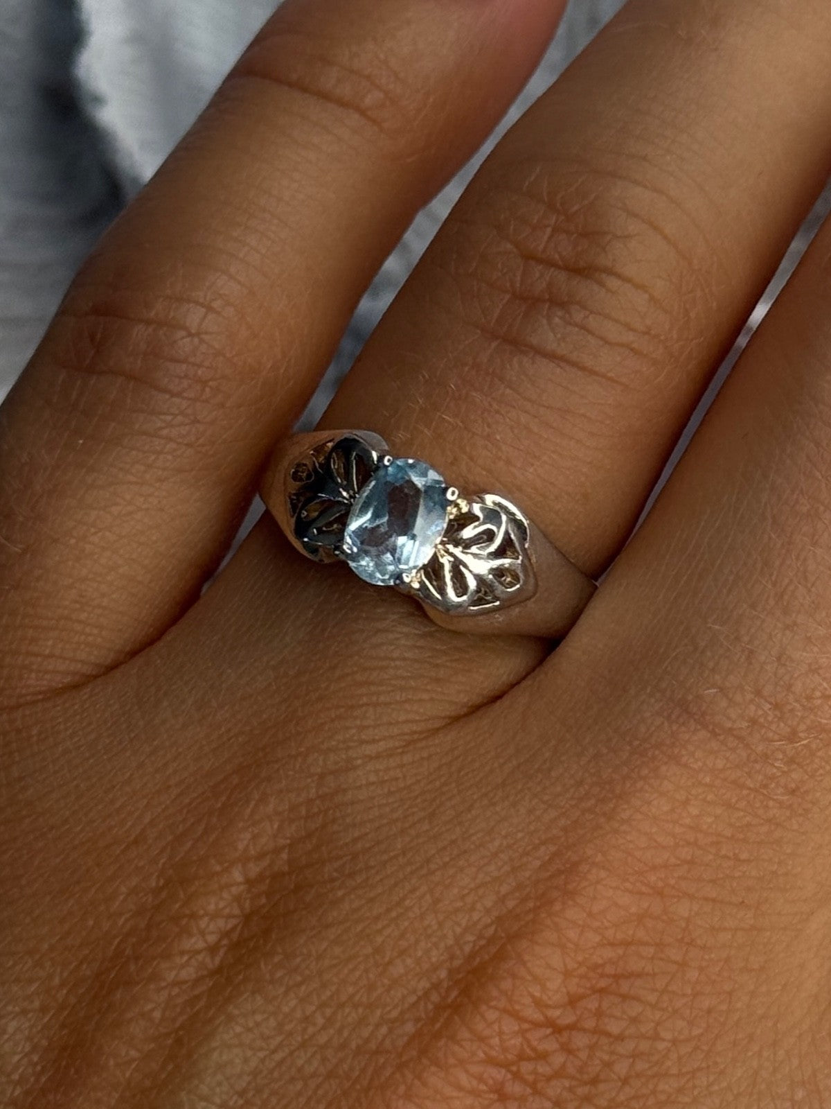 925 Sterling Silver Blue Topaz Ring Size 8