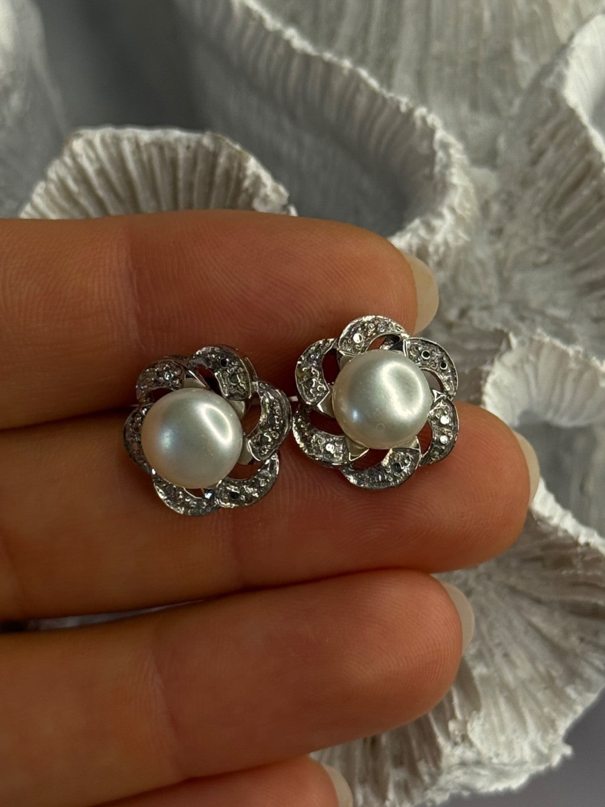 Beautiful 925 Sterling Silver Pearl Earrings Length 0.60 Inch