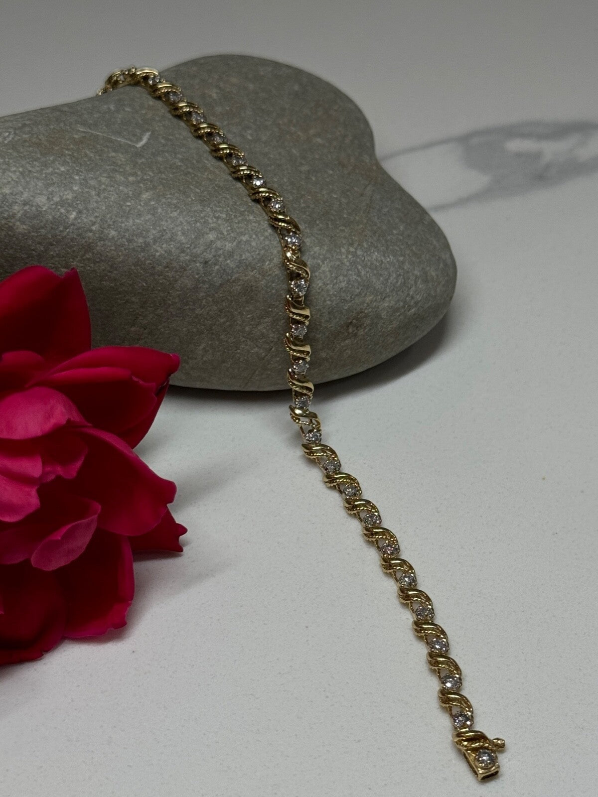 14K Yellow Gold Elegant Bracelet Diamonds Length 7 Inch