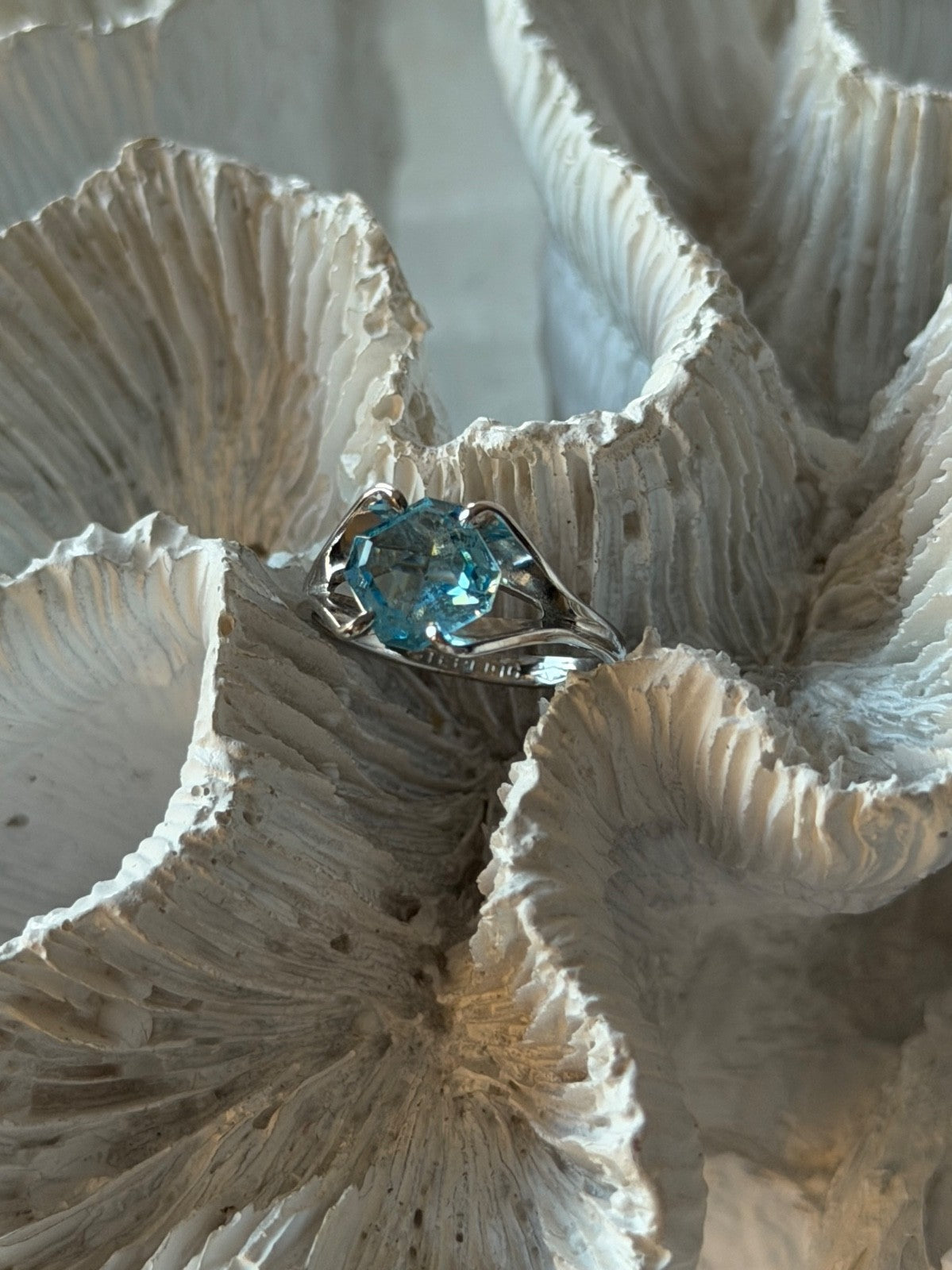 925 Sterling Silver Blue Topaz Ring Size 5