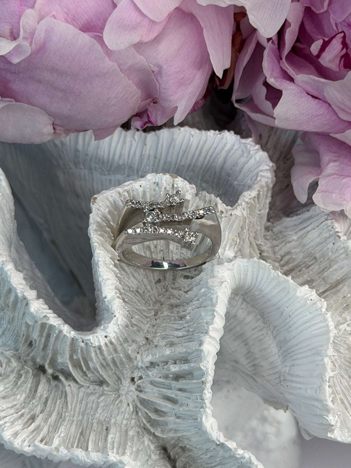 Classy 10K White Gold Diamond tcw 0.18 ct Ring Size 7