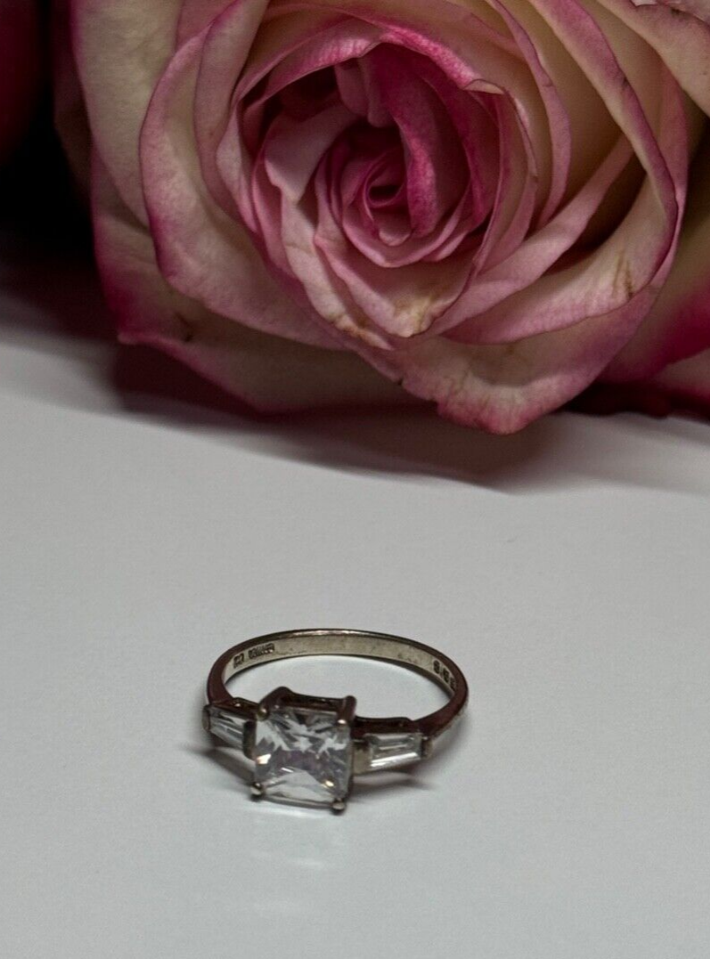 925 Sterling Silver CZ Ring Size 7