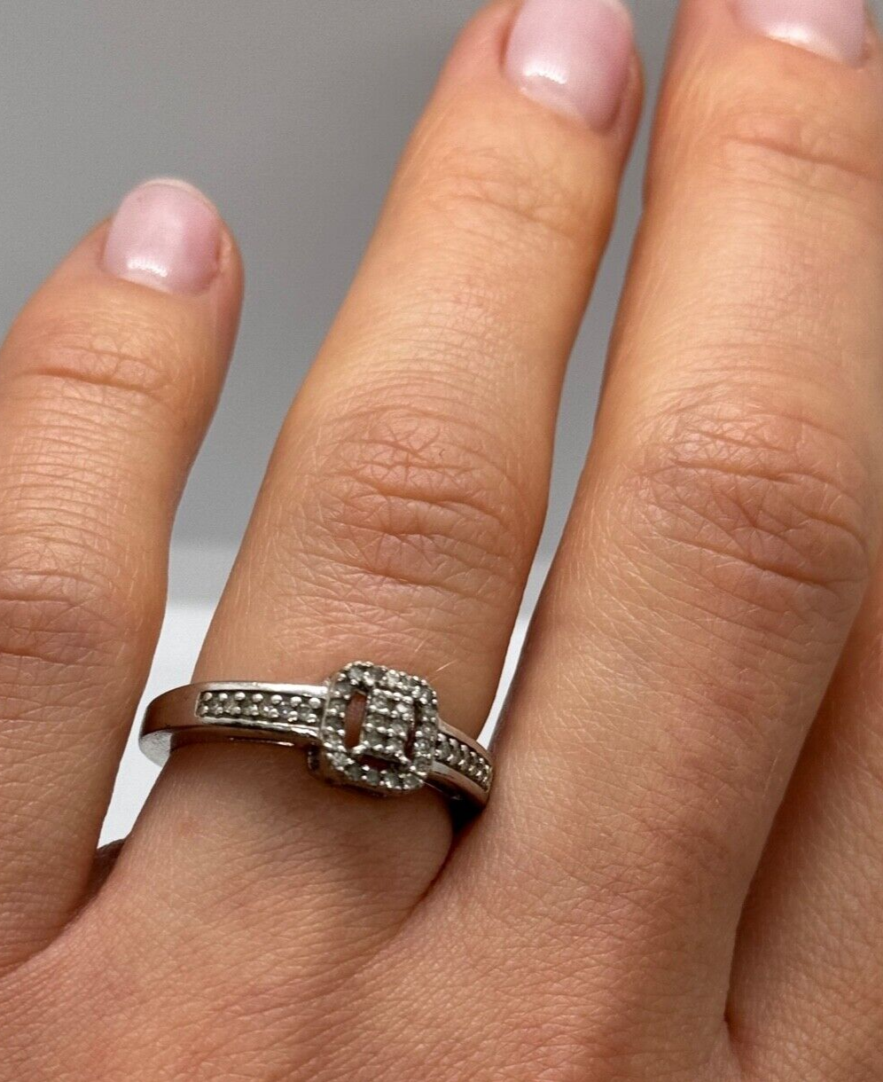 925 Sterling Silver White Sapphire Ring Size 6