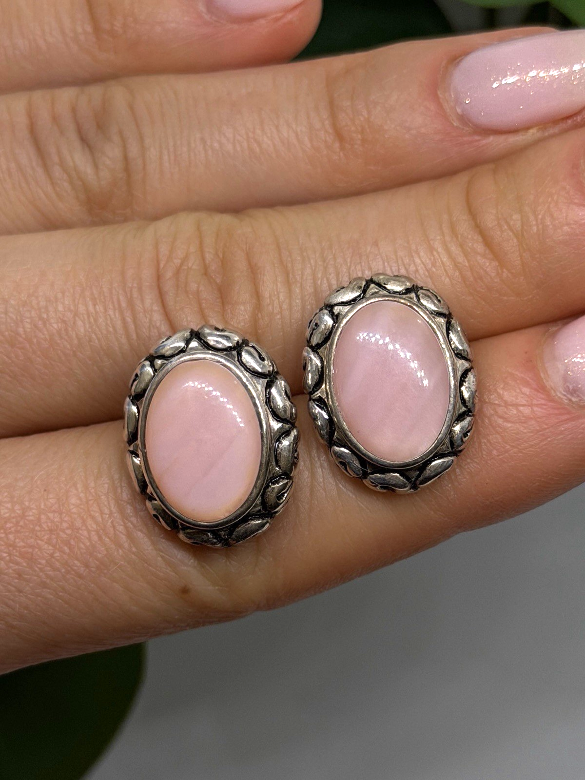 Southwest-Style 925 Sterling Silver Pink Conch Shell Oval Earrings