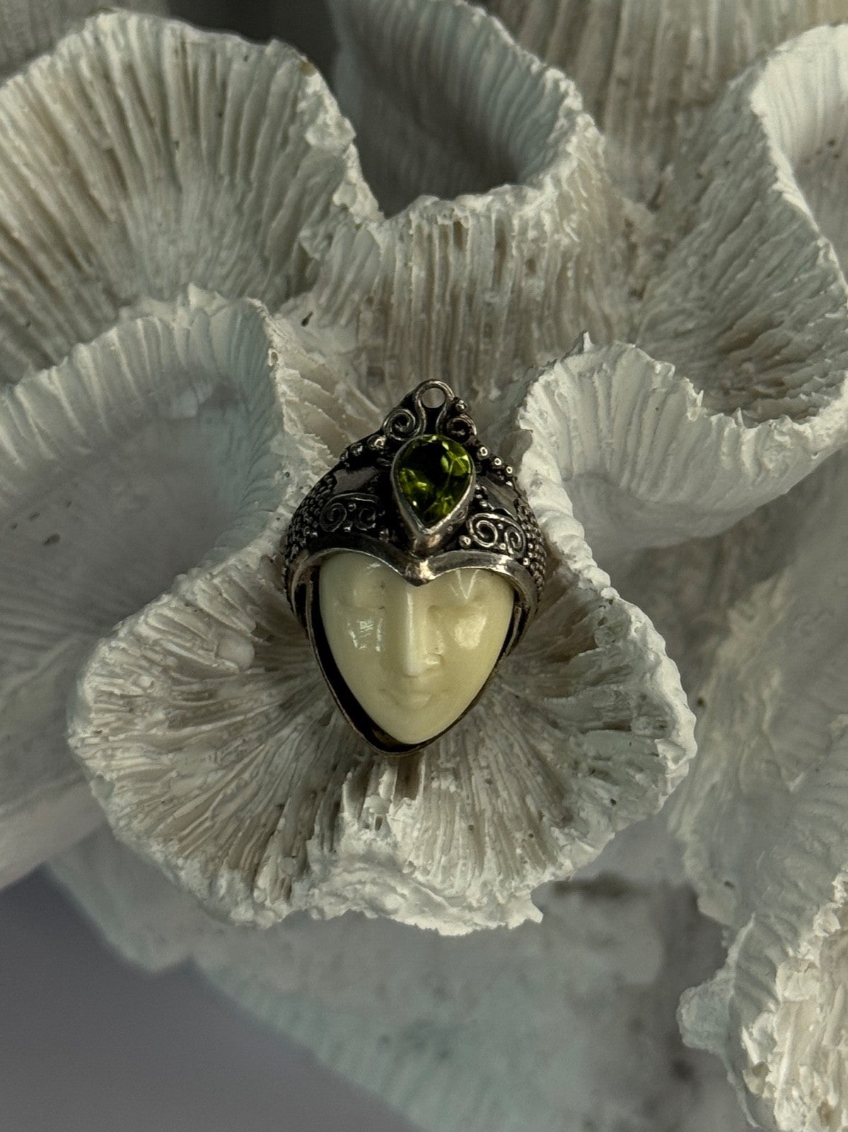 925 Sterling Silver Goddess Face Carved Peridot Pendant Length 1 Inch