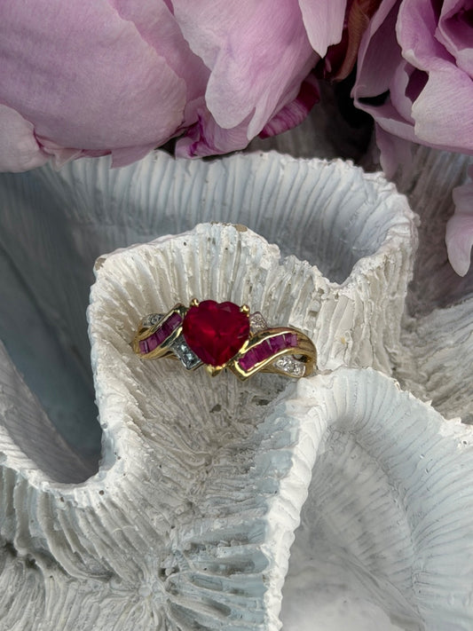 10K Yellow Gold Ruby & Diamond Heart Ring Size 7