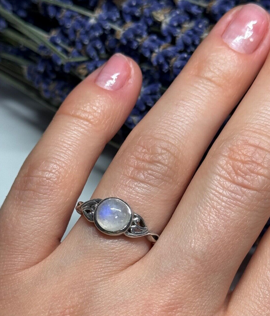 925 STERLING SILVER MOONSTONE RING SIZE 7