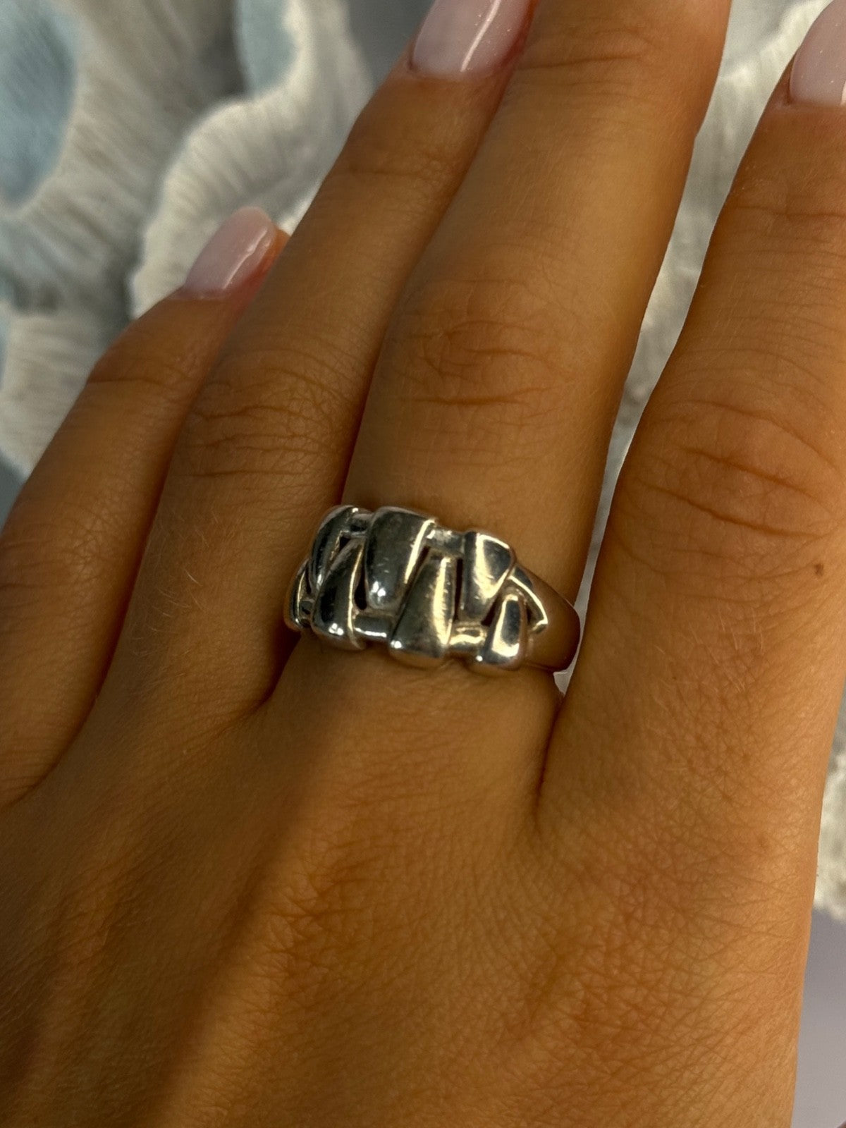 Unique Design 925 Sterling Silver Ring Size 8.5