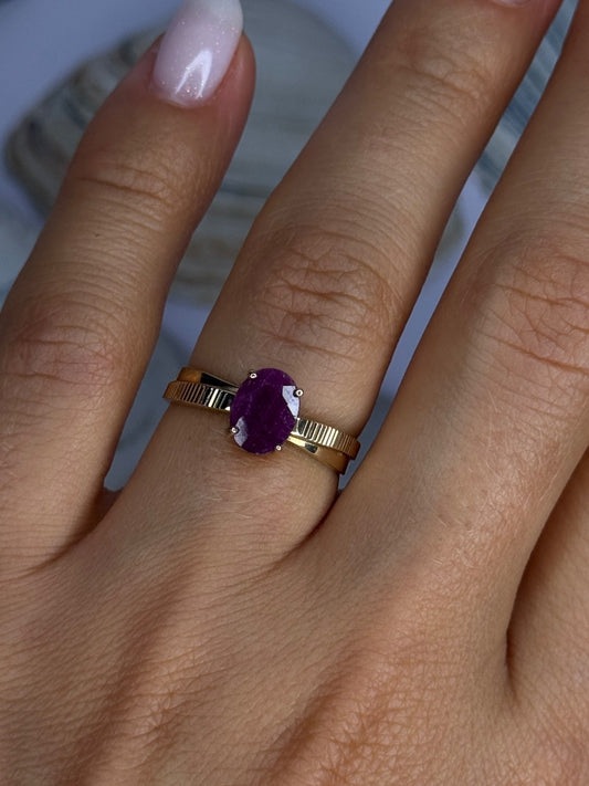 Elegant 10K Yellow Gold Ruby Ring Size 7