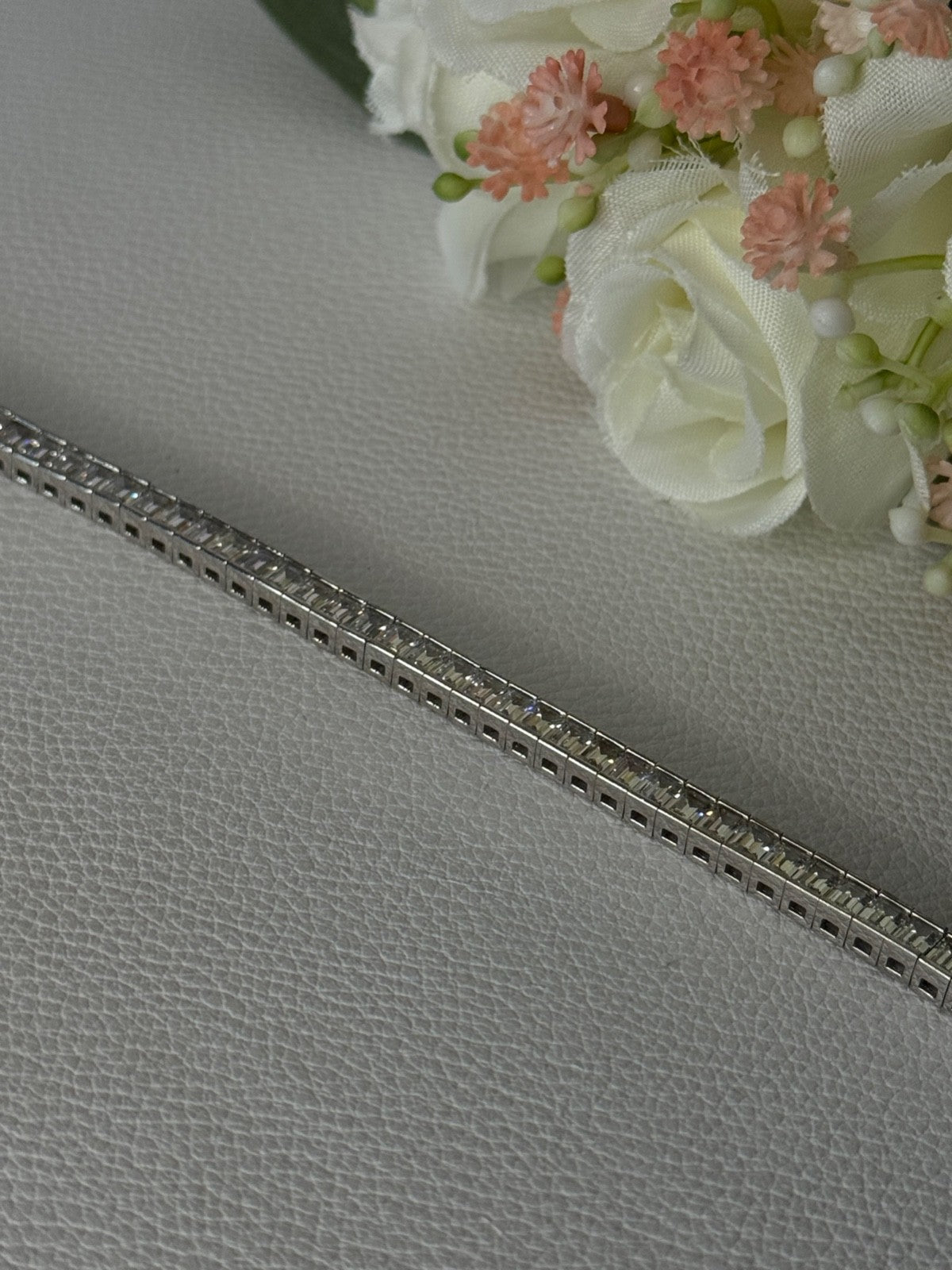 Elegant 925 Sterling Silver CZ Bracelet Length 8 Inch